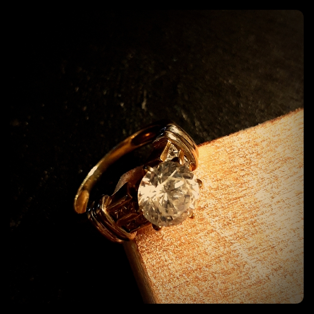 Eye catching 14k ring